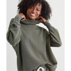 Aerie Turtleneck Sweatshirt Size Small in Green